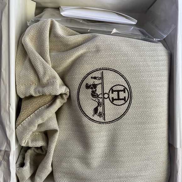 **Hard to find** timeless Hermes mini lindy in Anemone Clemence leather - Picture 3 of 7